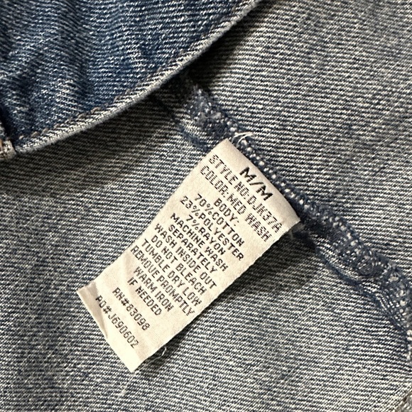 Ci Sono denim collection, distressed blue denim cropped jean jacket size medium - Picture 6 of 9